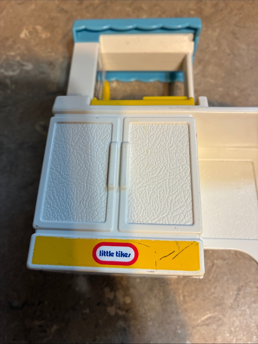 Little Tikes Yellow & Blue Play Kitchen ( vintage) - Picture 9 of 9